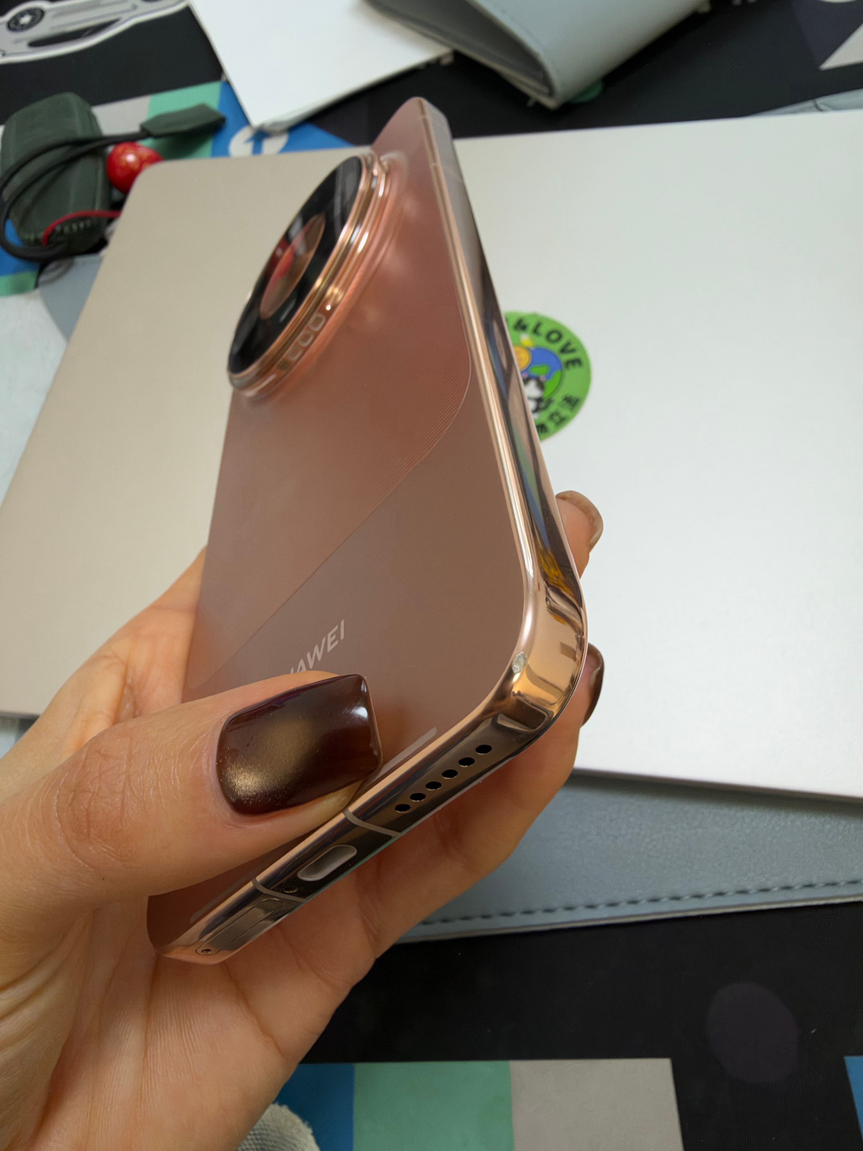华为mate90paomax也被我磕了裸机一时爽摔机火葬场啊​​​