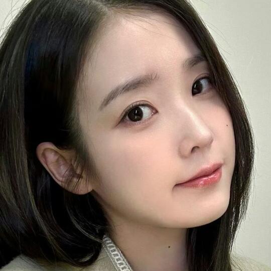 IU“哇，真的好好看啊！！！”