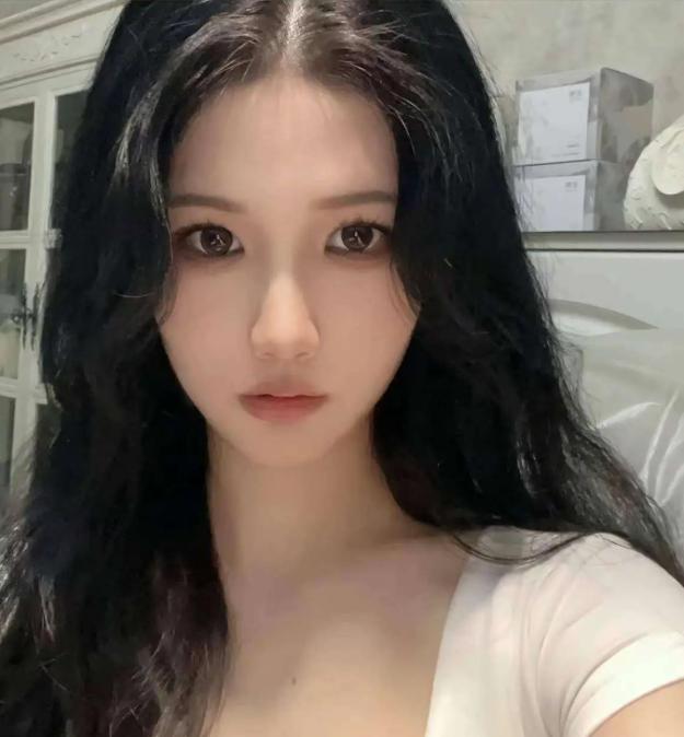 萧依墨问童锦程：如果我怀孕了你怎么处理？童锦程说：生呗！我养得起然后萧依