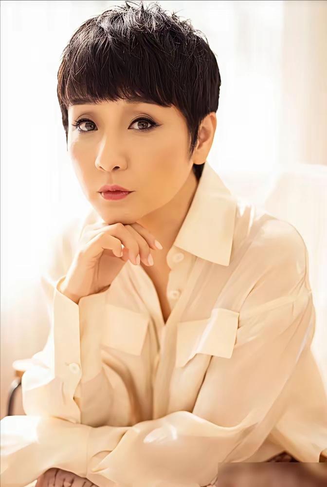 孔琳的面相，其实藏着她一生的情路。年轻时演邀月公主，一出场就惊艳了所有人，气