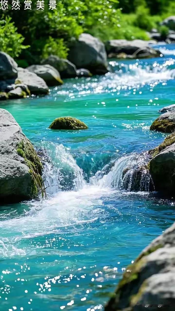 上联:云绕奇峰添秀色下联:泉鸣幽谷奏清音横批:山水清音