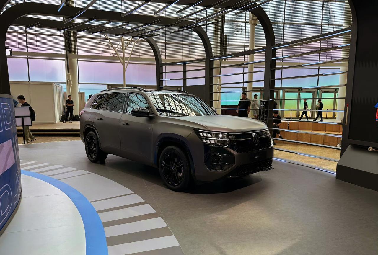 买个燃油七座大SUV，你会选谁？可以看看新款途昂Pro！刚看完实车，整体的气