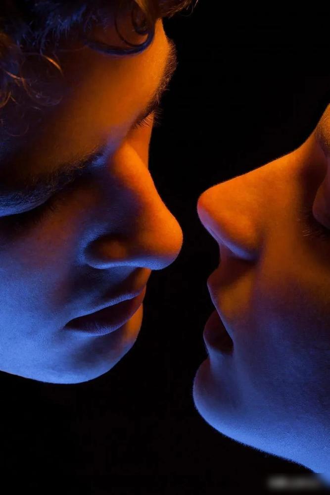 能下去嘴的才是真爱。看过许多中年夫妻的案例，因为勉强接个吻呕吐半天。其实这事