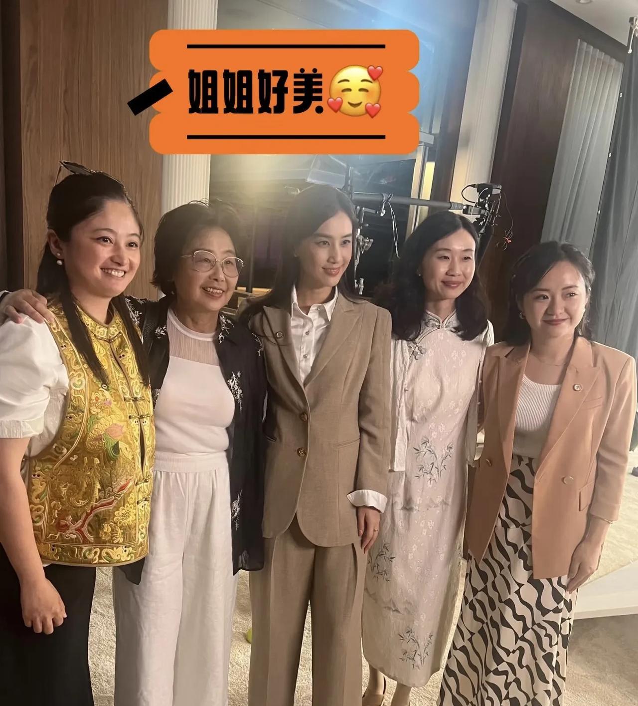 我觉得黄圣依就是那种表面上看着可好欺负了，好像谁都能踩她两脚。而实际上触碰到她