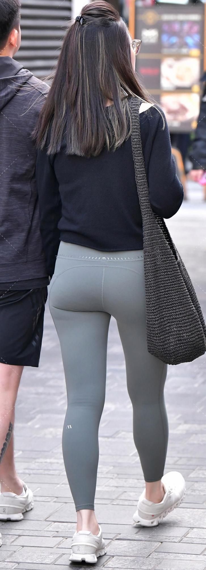 现在瑜伽裤穿起来真的还是很好看的