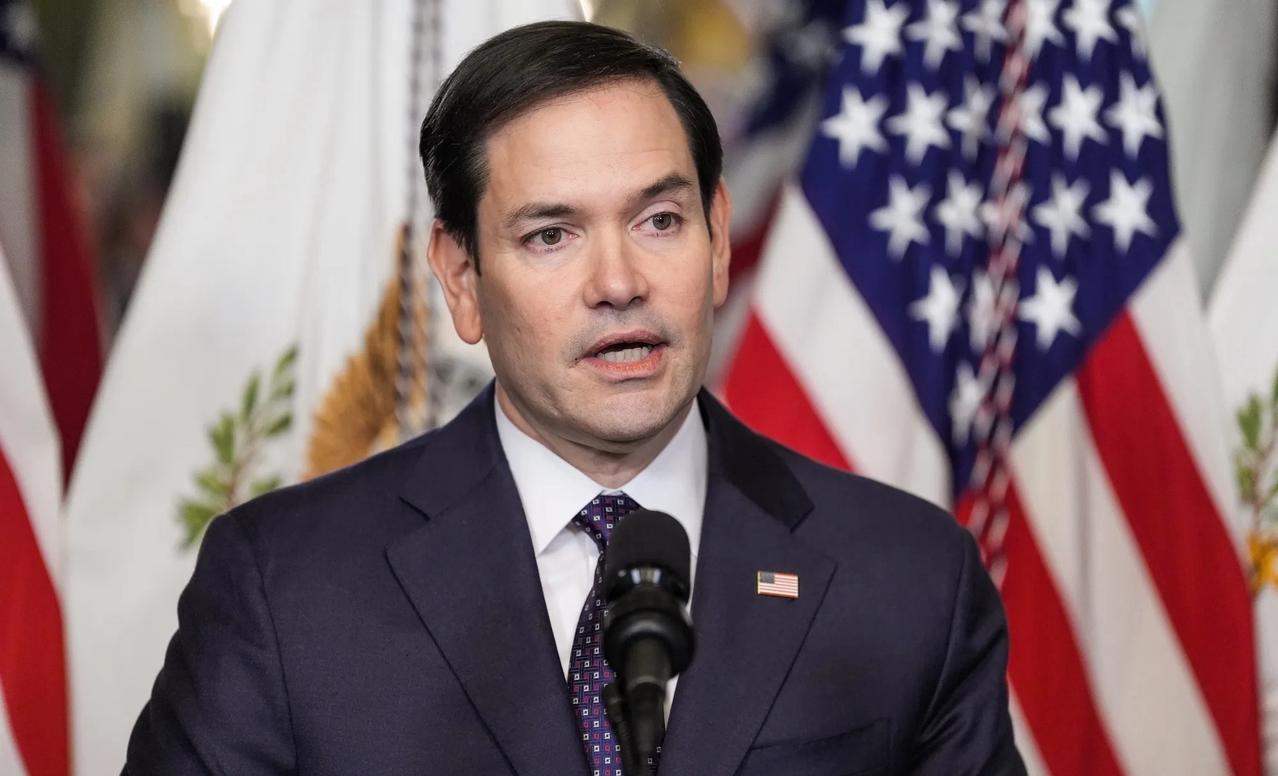 美国国务卿鲁比奥说，这次行动给全世界提了个醒：别跟特朗普玩博弈。他在海湖庄园