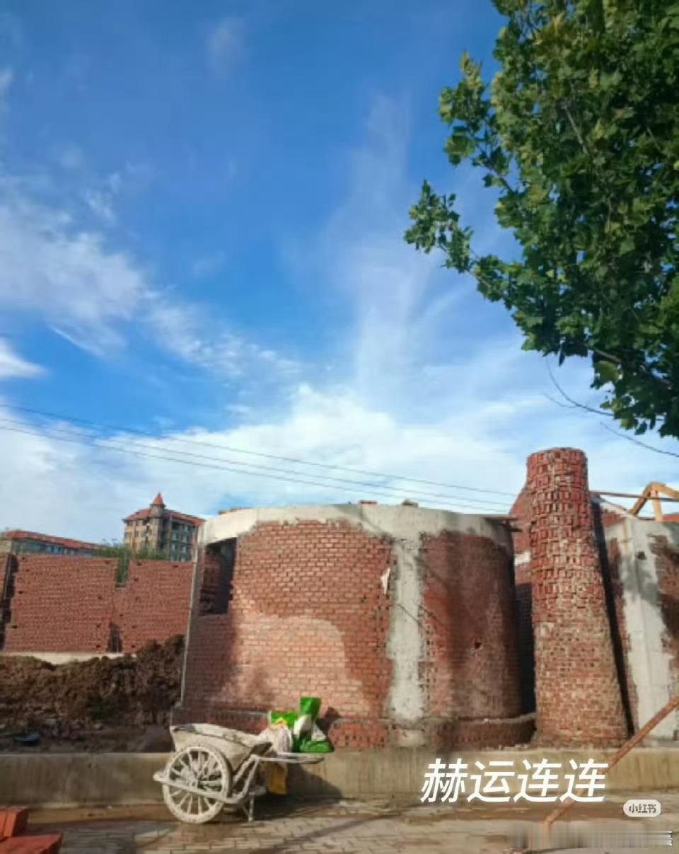 小城良方肖战肖战新戏布景，真建房啊！感觉不像医院🏥真建了一座小城？！​