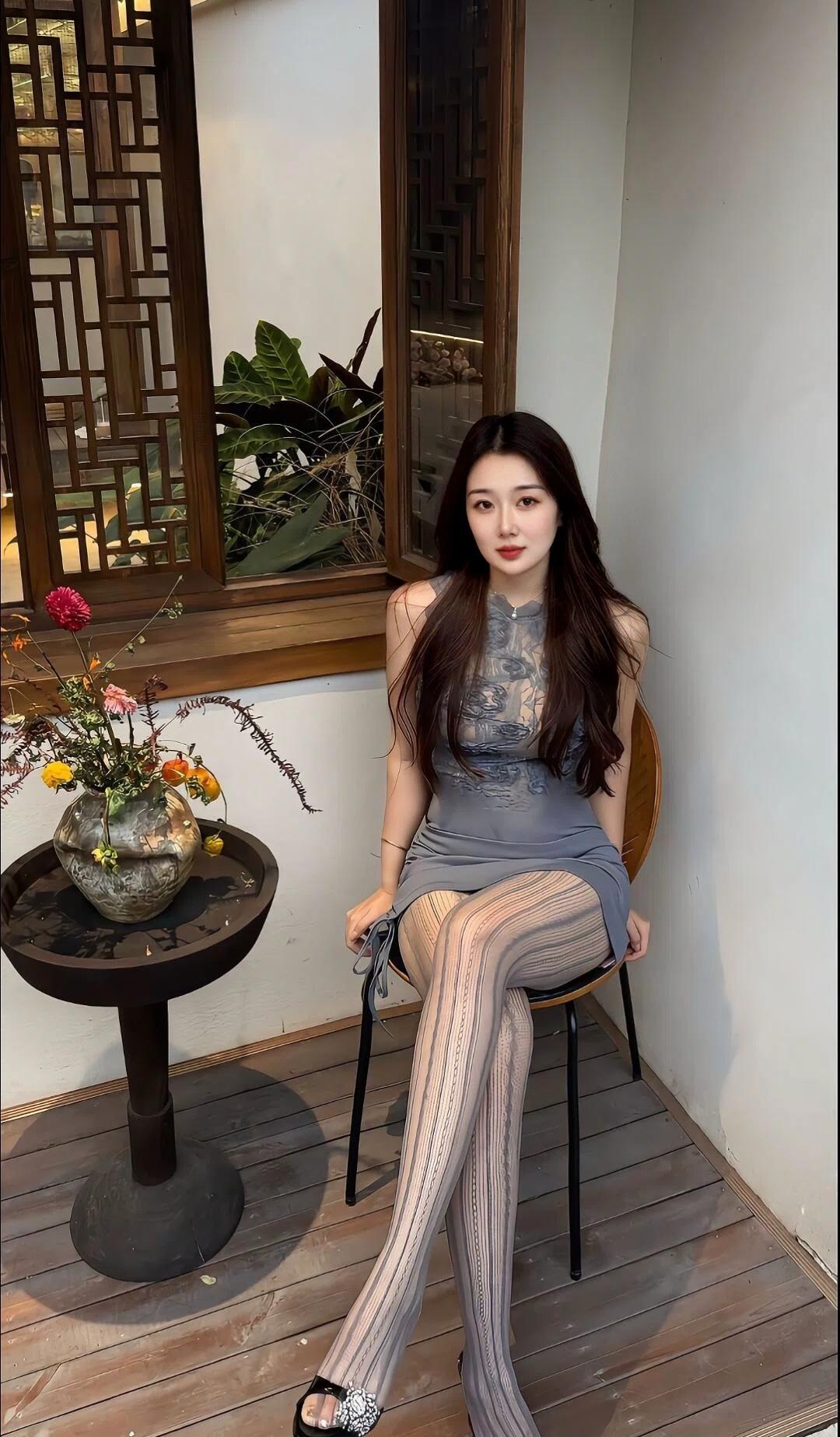 优雅气质，复古风情，花艺点缀，尽显女性魅力。