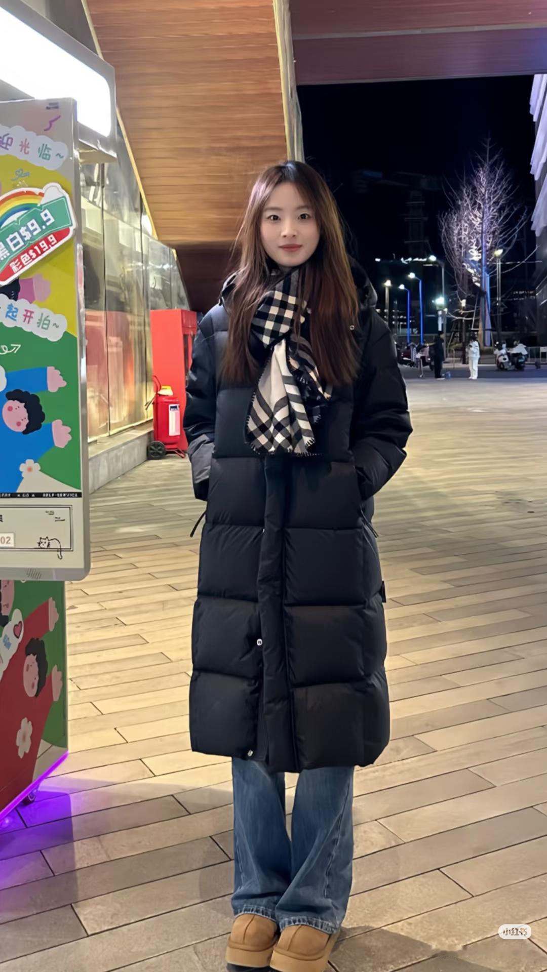 寒夜灯火阑珊处，独影映长街。