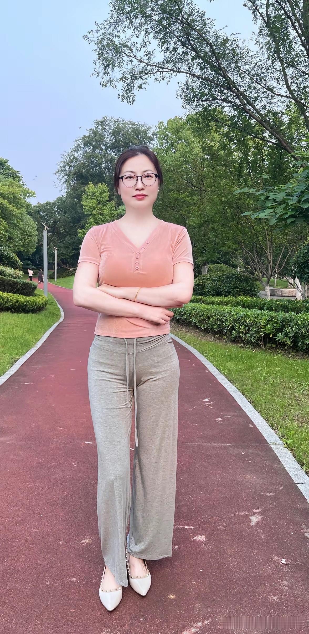 各位女人们网上的嘘寒问暖一定要注意一个陌生人别人凭什么会对你那么好呢10