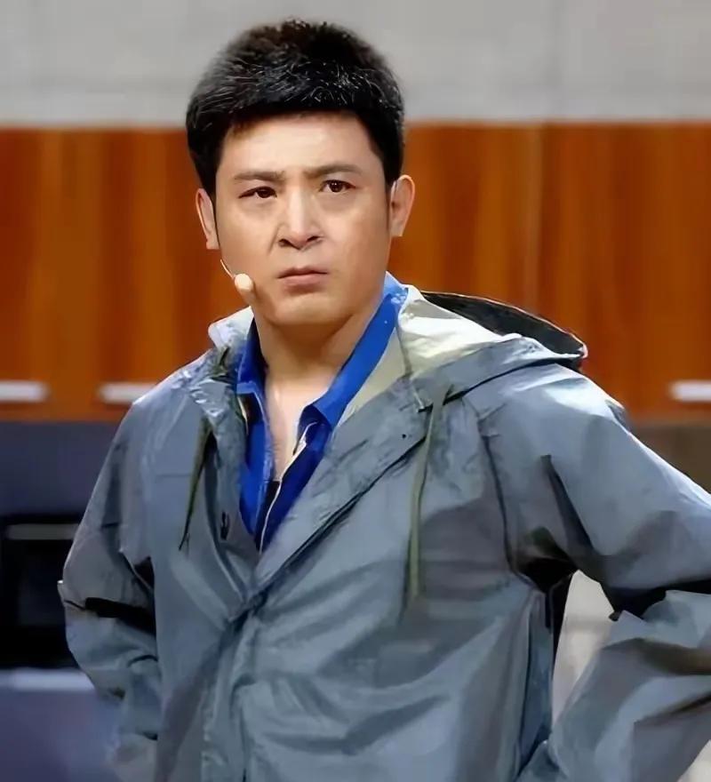 孙涛如今落得舆论缠身、口碑受损的境地，从来都不是谁拉他入局，全是自己的选择。他靠