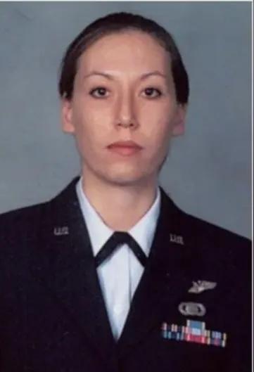 美国女间谍叛逃伊朗。美国联邦调查局，于当地14日发出一张通缉令照片，并悬赏20