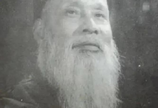 1921年，美国人沙利文在上海摆擂台，扬言中国无人，并称能打败他者赏1000大洋