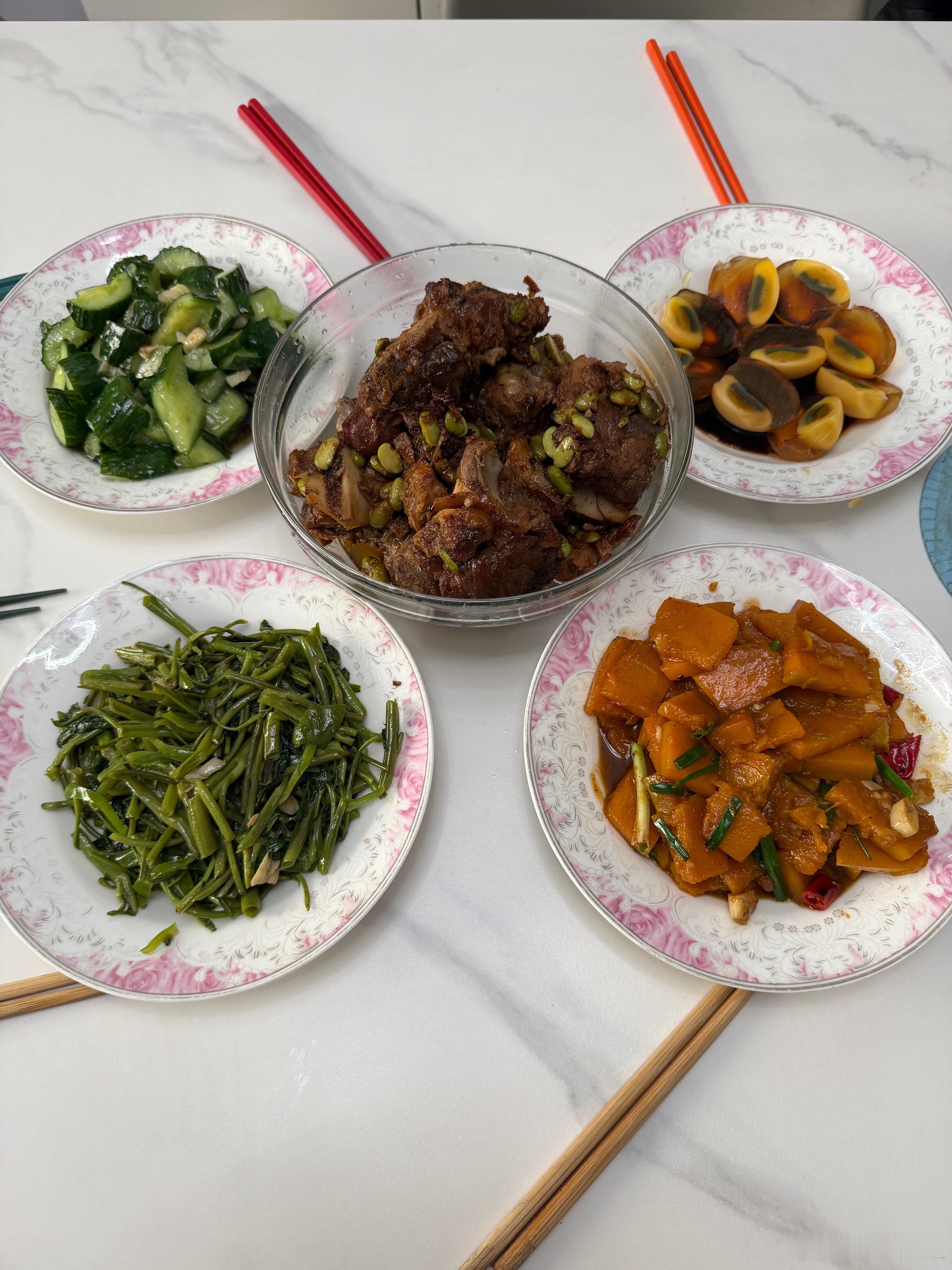 我问我妈：咋都是素菜？我妈：锅里还有！锅里还有！哈哈哈哈爱吃肉肉🥩的豆豆评论区