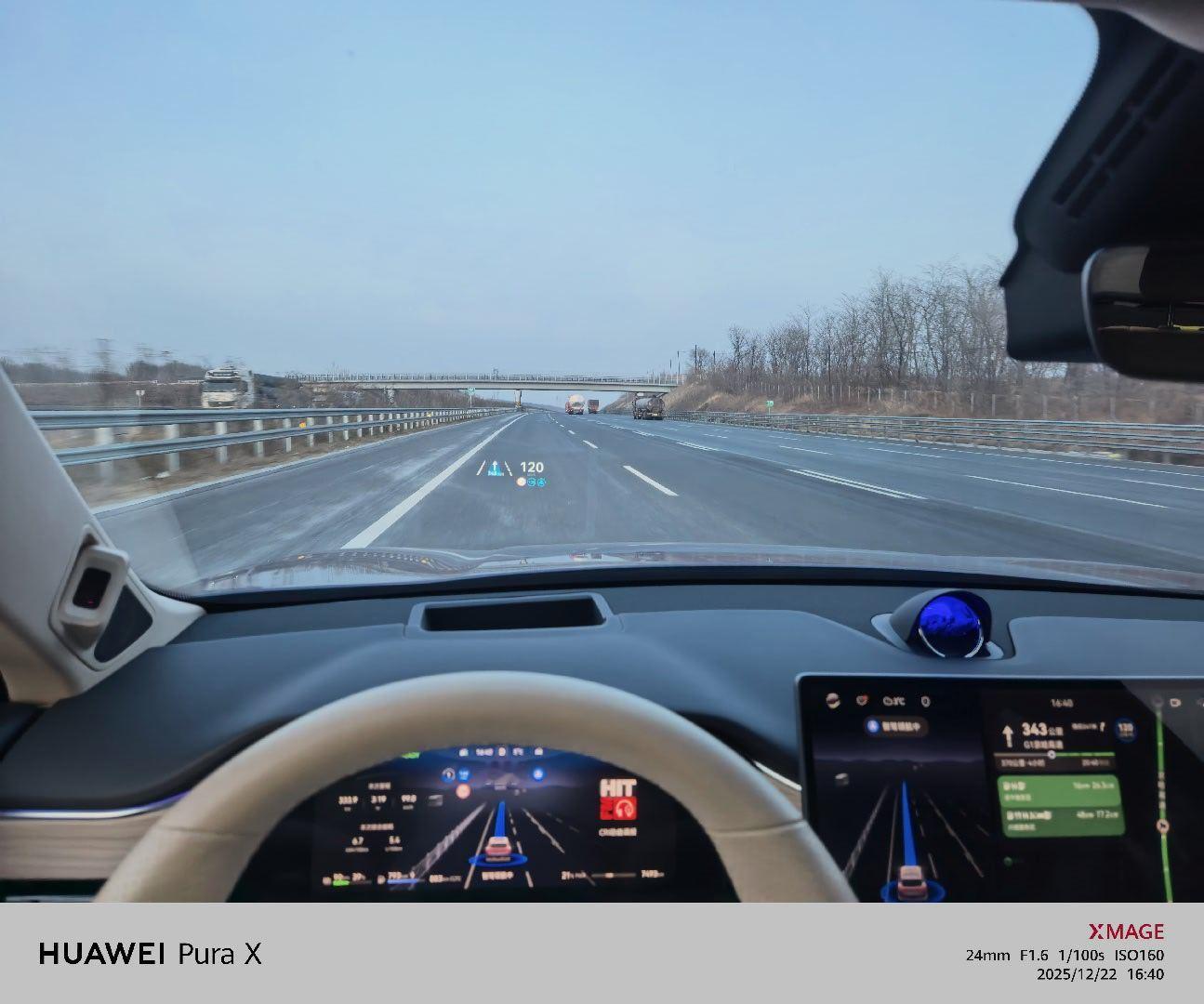 全中国最好开的高速应该就是京哈高速辽宁段两条小车道，三条货车道，两条应急车道是的