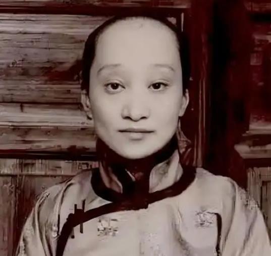 1927年，鲁迅瞒着妻子朱安，和自己的女学生许广平在上海同居。不久许广平怀孕了，