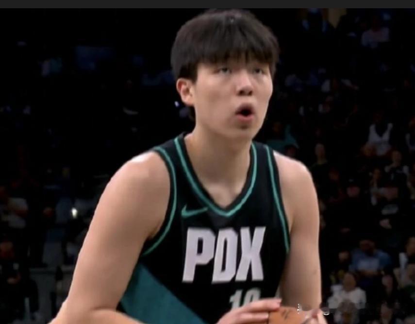 杨瀚森已经连续6场获得上场机会12月29日开拓者战胜绿军，杨瀚森出场10分钟