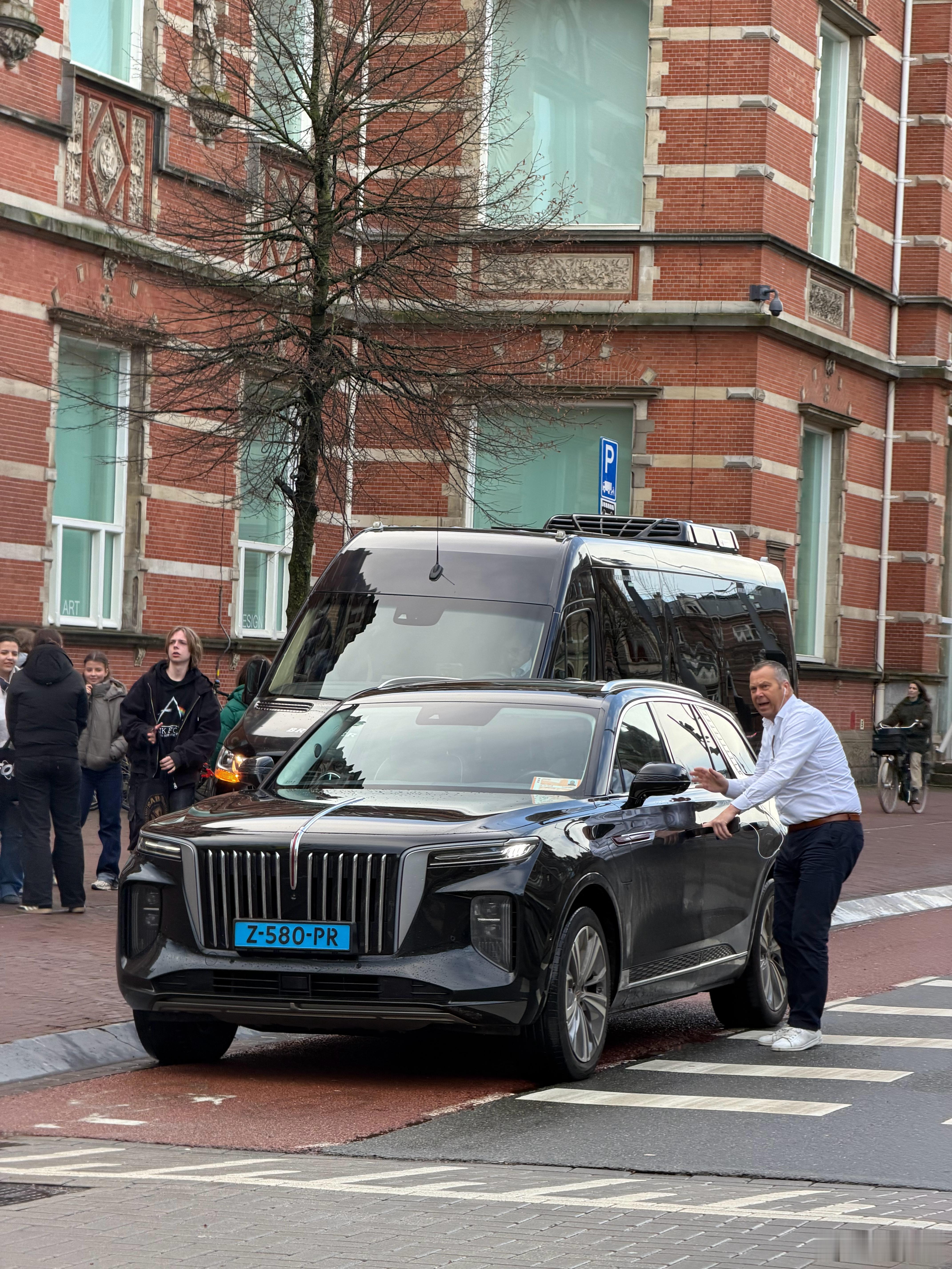 红旗还是气场太强了。荷兰·阿姆斯特丹