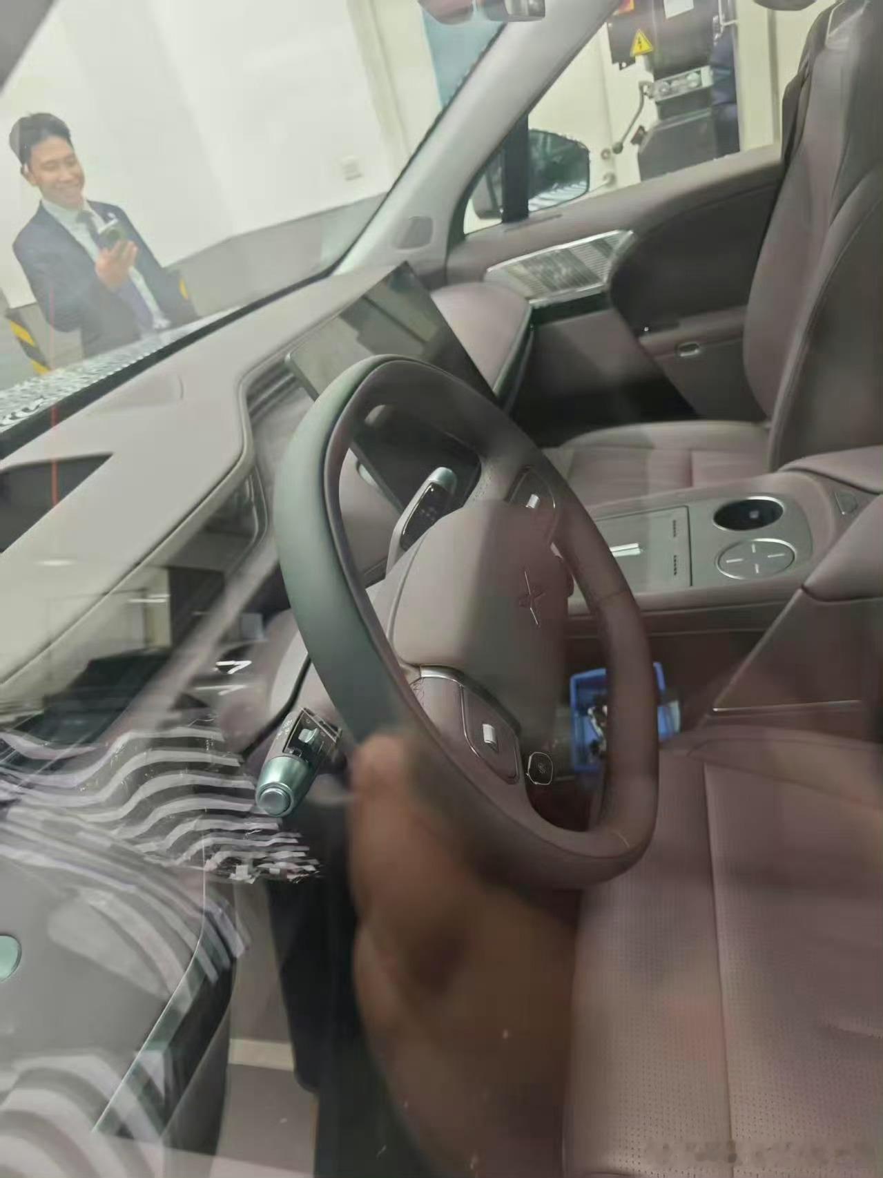 小鹏gx网图，说是GX内饰。小鹏的内饰设计有辨识度，但是跟豪华感总感觉差点意思