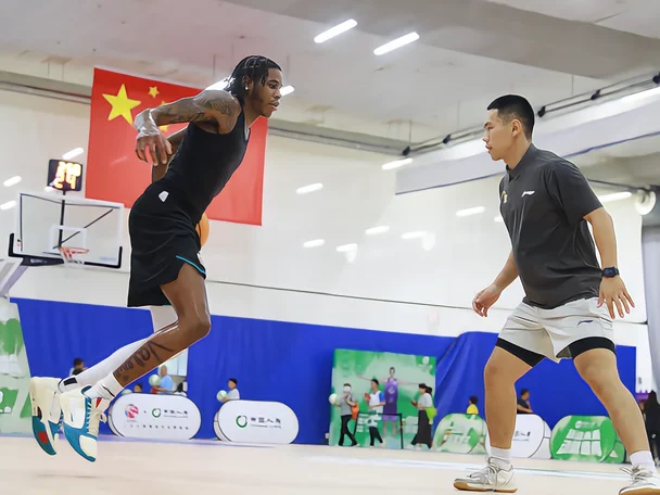 🏀北控男篮探营实拍！新阵容首次合体