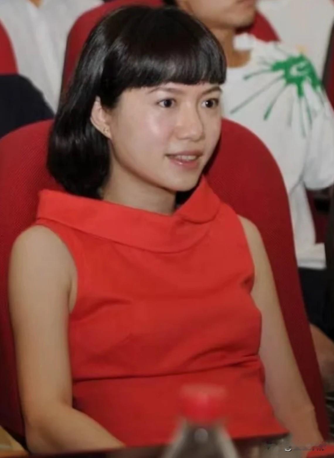 普通女性1年至3年面相就变了，翁帆20多年没变的面相，一直保持恬静的状态可知她的