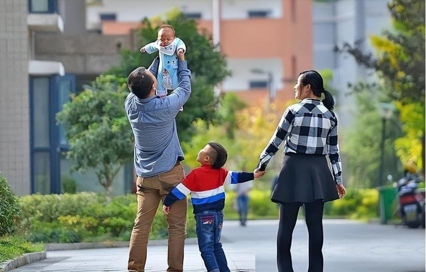 人口警钟已响？著名人口专家黄文政曾经直言，不论开放几胎，中国人口都会萎缩，长远来