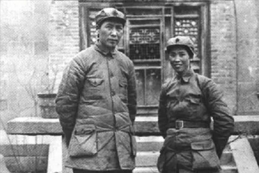 1939年9月，莫斯科。刚满30岁的贺子珍满怀期待地从周恩来手中接过一封信。她颤