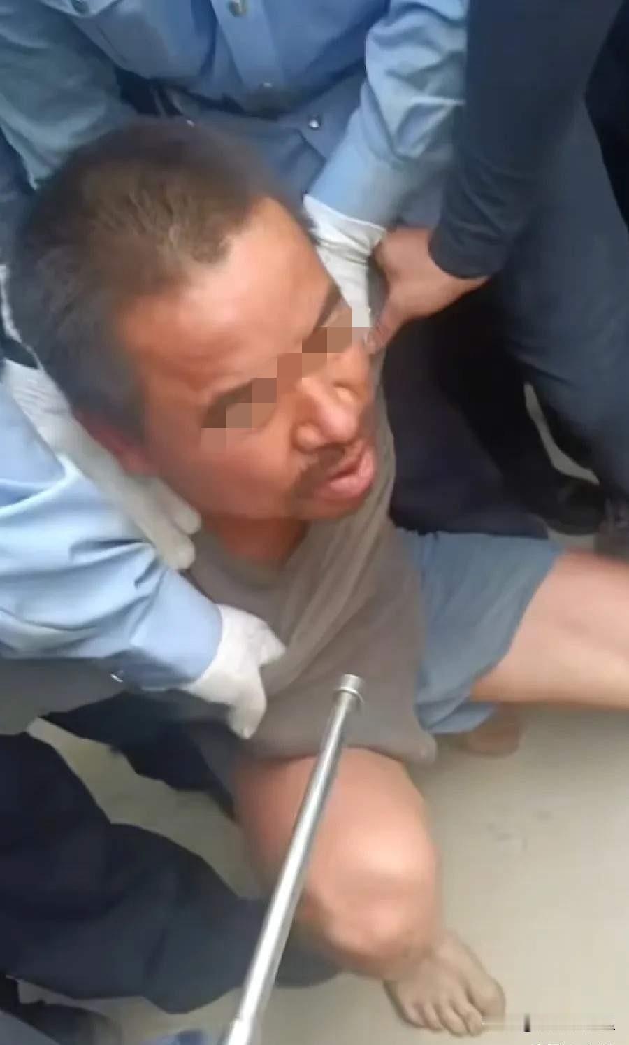 跑了9天的夏付钢终于被抓住了，他是在漯河市大刘镇下辖村庄的大片玉米地深处被找到的