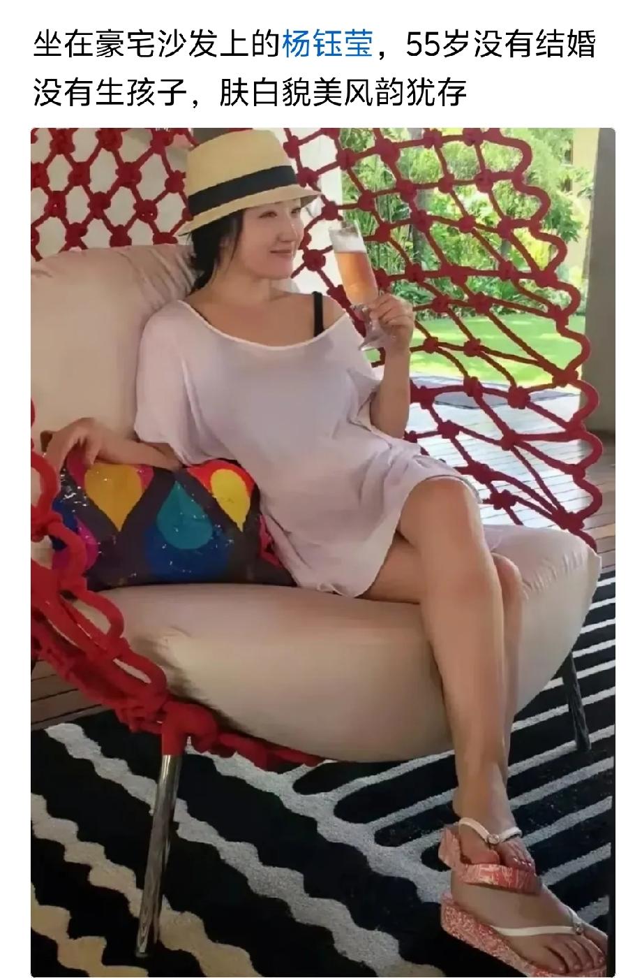 空有一口好掌声，还有一付好皮囊，但偿不到人世间爱情味道只有孤独终老，，，可悲。