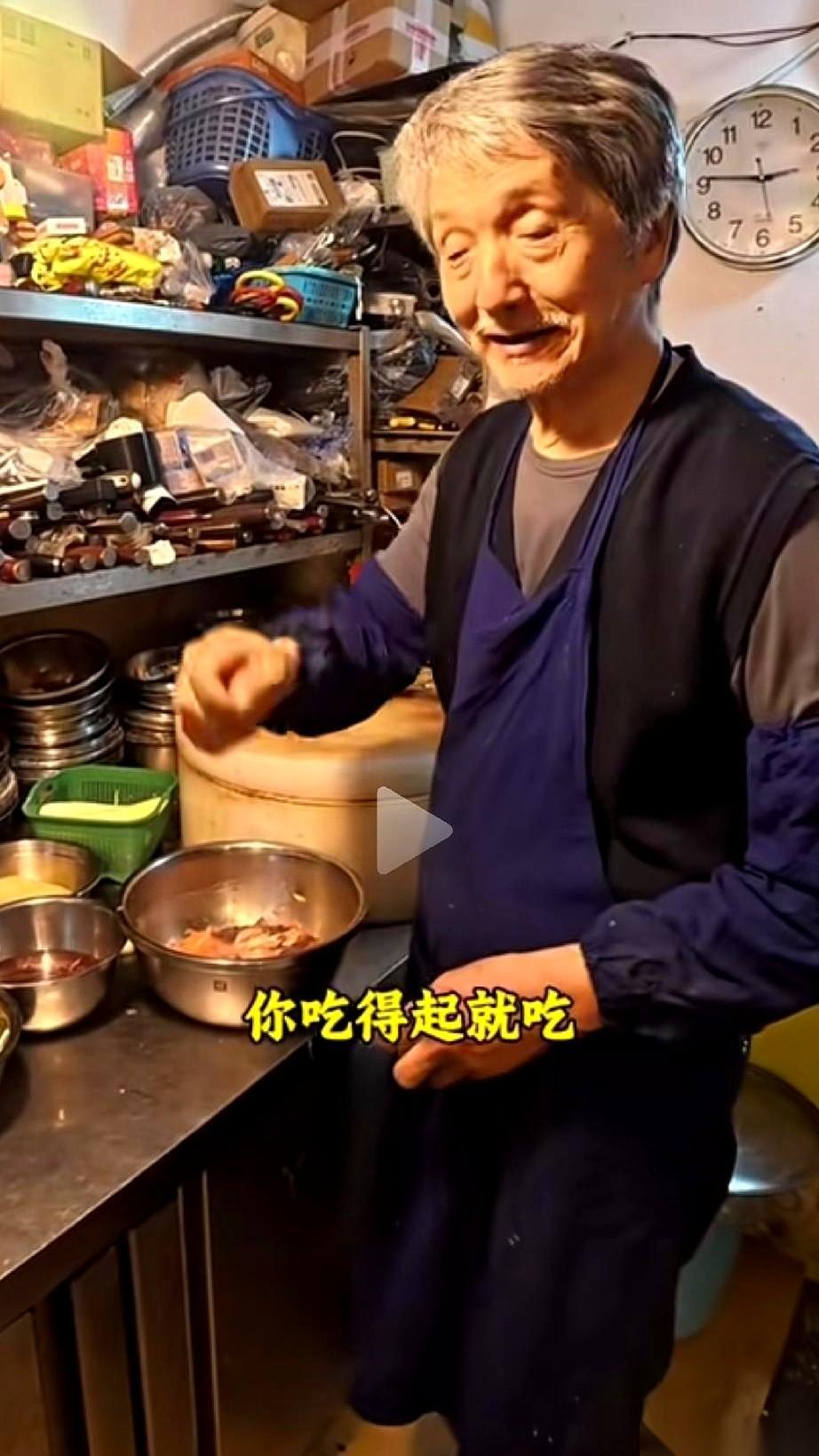 2888块钱，点一盆毛血旺。你没看错，不是盆底藏了金条，就是平时街边五六十块、