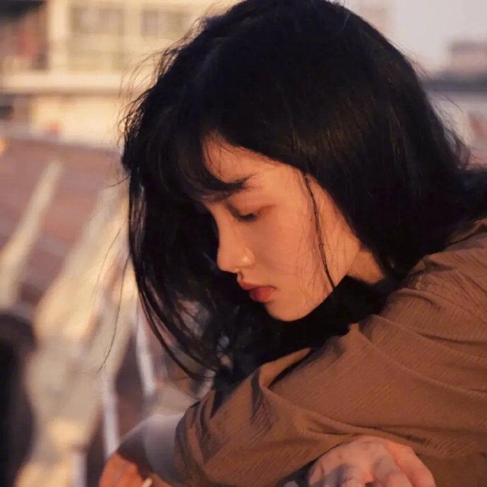 女人最容易陷入一种误区：我很好很优秀，所以我只需要等待一个优质的男人来追求我就