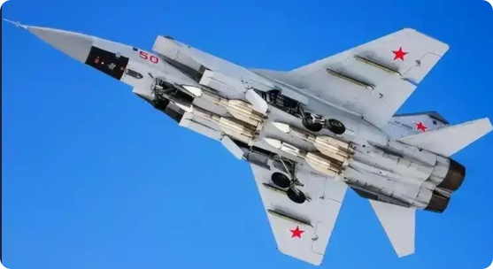 为什么<em>米格25</em>的影响那么大？就凭它一架3马赫的老古董，只身杀入美军机群，炸碎一架