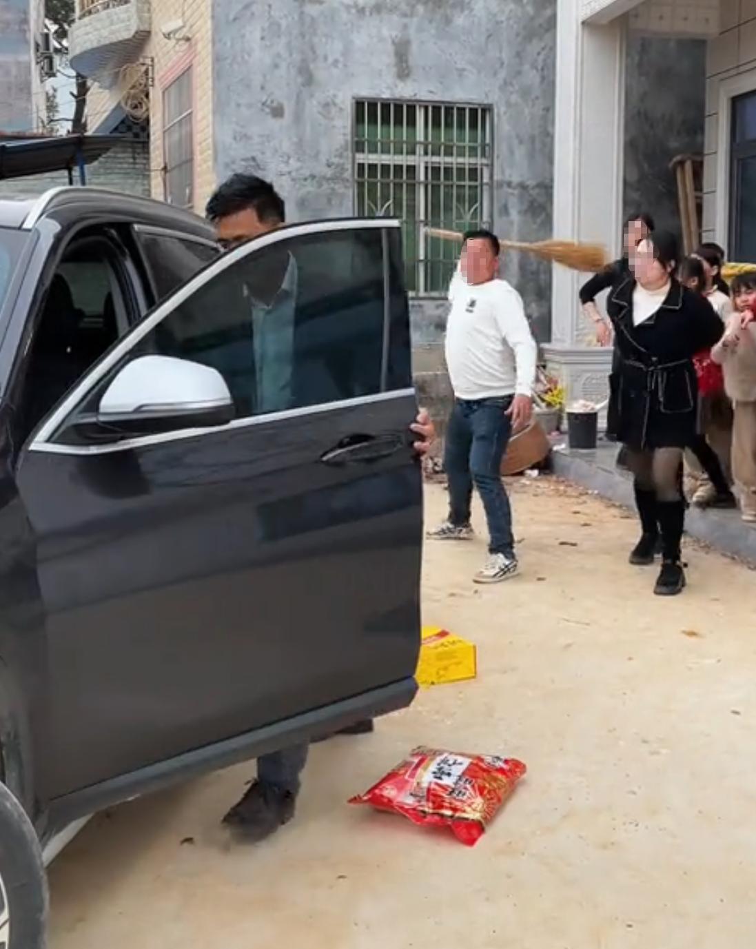 过年吵架：吵的不是回谁家、红包多少，是一整年的钱委屈！今年过年，我和老公大吵了