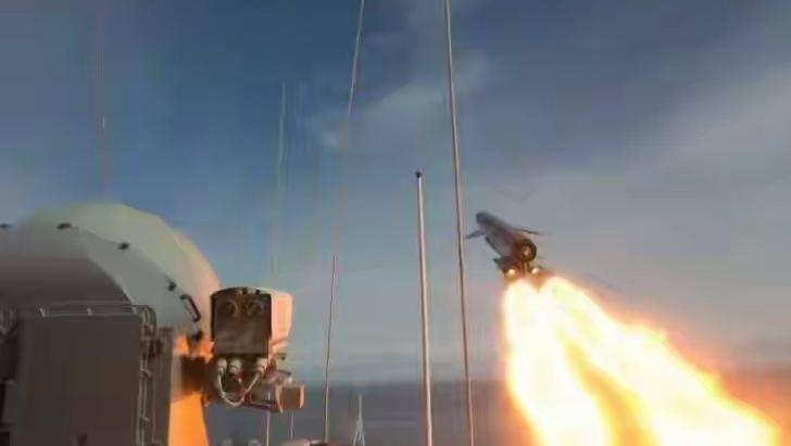 最近俄乌战场出了个大动静——俄军往苏梅州甩了枚锆石导弹！要说这苏梅州跟俄罗斯就挨