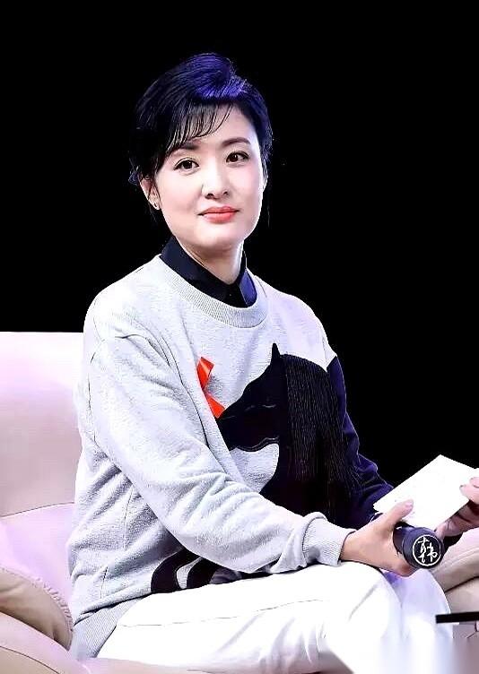 说真的，有些人就是老天爷赏饭吃。你看周涛，就往那儿一坐，啥也不干，连个多余的表