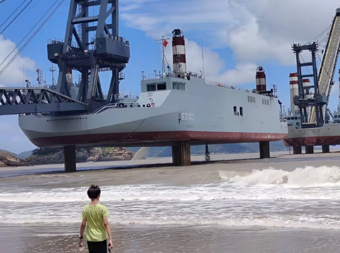 建台湾海峡跨海大桥？大批装备已经准备就绪，就等待那一天了！在广州中船龙穴造船厂的