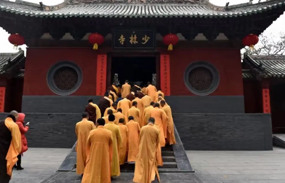少林寺换了新方丈才几天的功夫，一些和尚就辞职走人了。自由散漫惯了，新方丈要求既