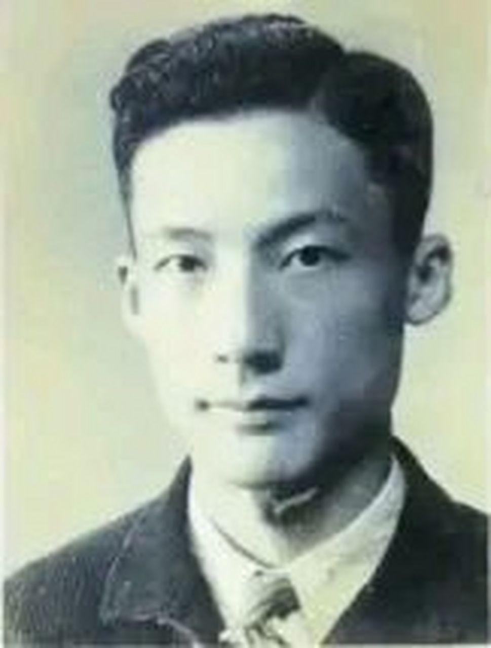 1949年，毛人凤下令处死朱君友。朱君友坦然赴死，却发现枪决他的2名特务，朝他频