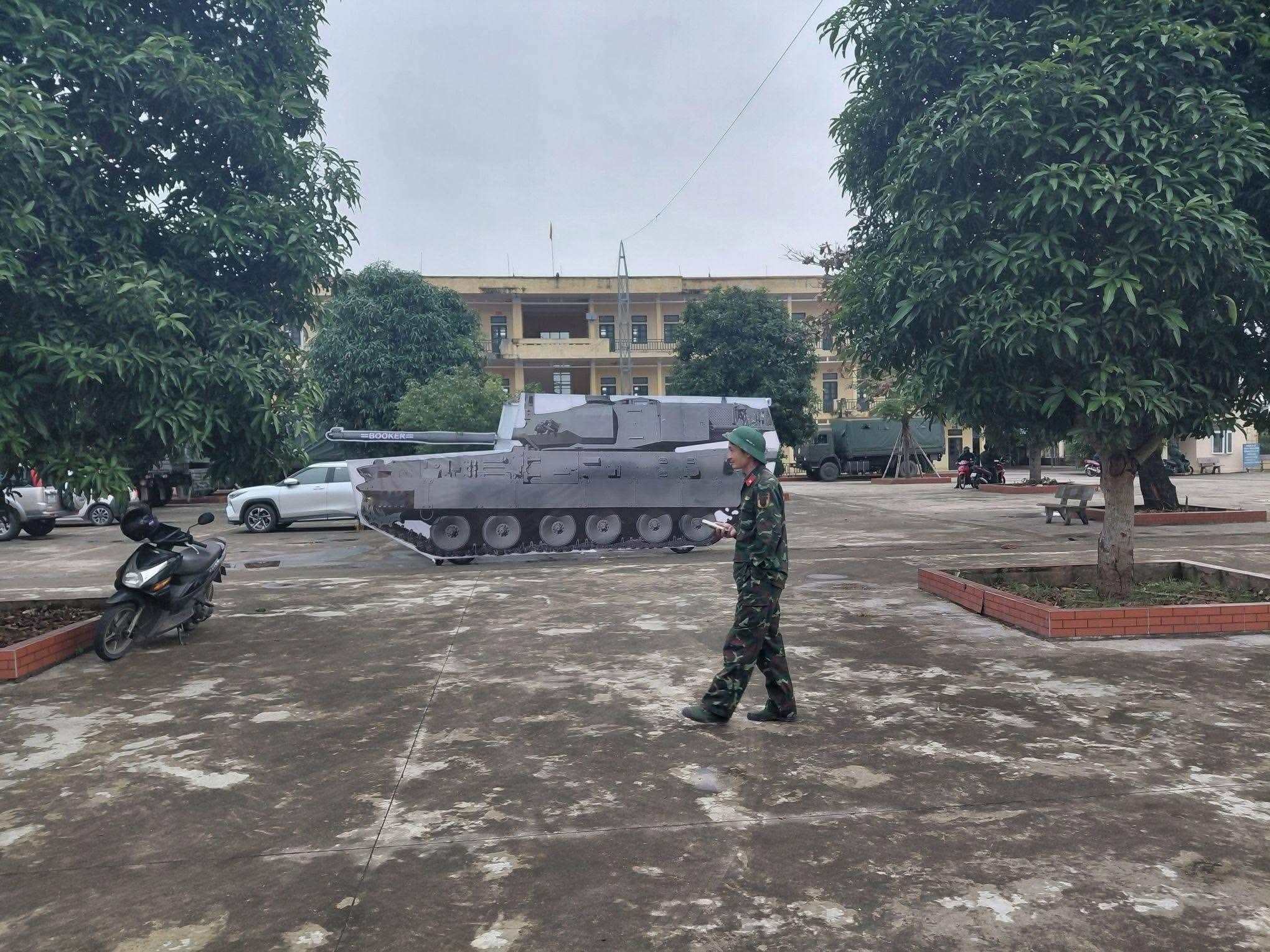 越南军事演习中的假想敌为MD三等人的M10战车和“斯崔克龙骑兵”轮式步兵战