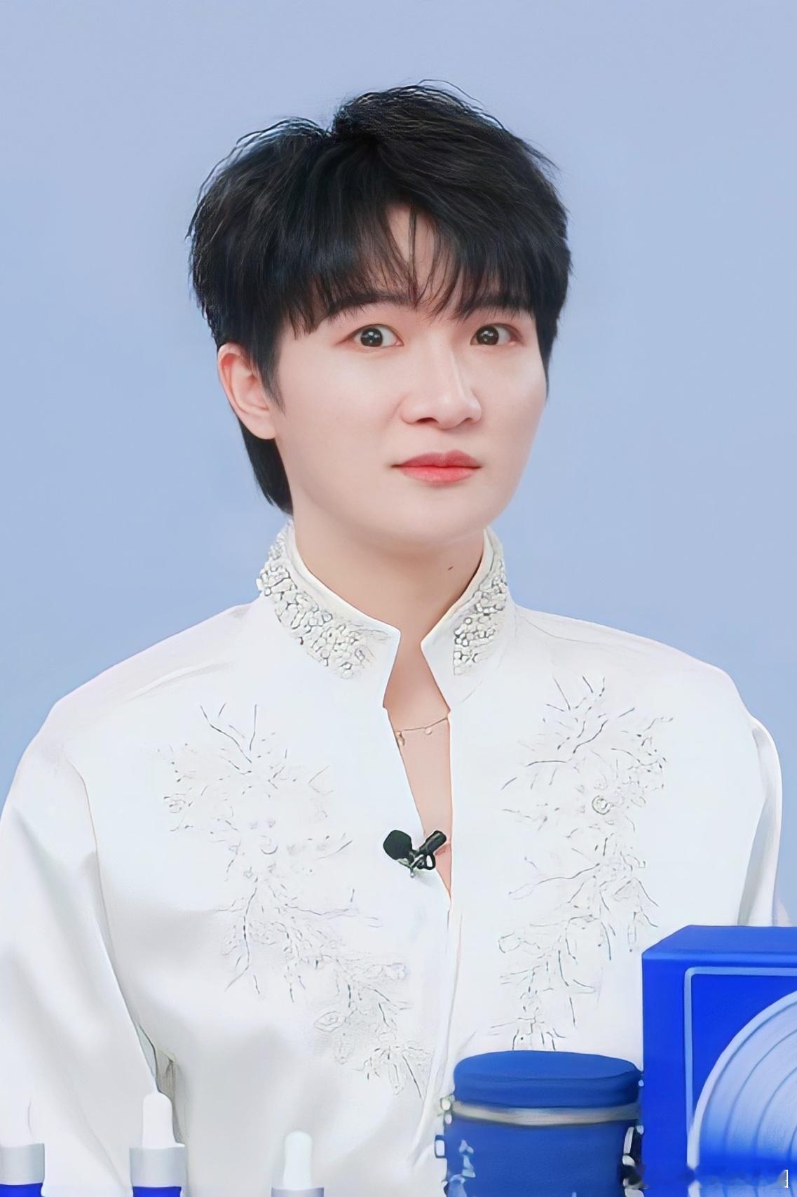 周深周深现身央视takami品牌代言人周深【圈和米米说晚安】我本是