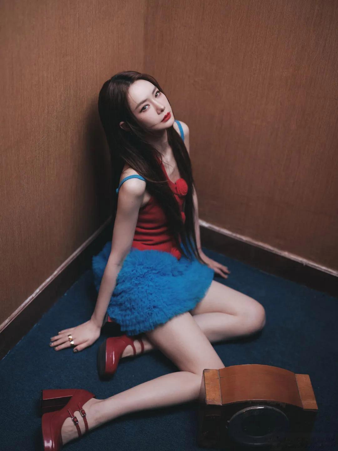 戚薇性感大长腿写真太美了，身材是真好