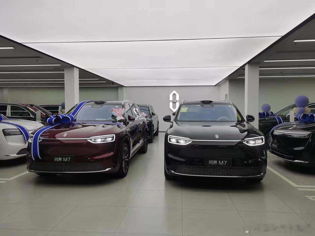 好奇怪，问界交付区好多五六十岁的中老年车主，我就想问问他们：“这车这么多功能，你