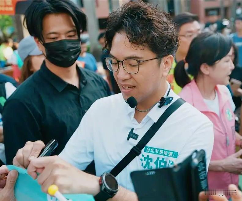笑不活了！民进党在社交平台放出沈伯洋的金句：“最短的捷径是绕远路”，本来想用来拉