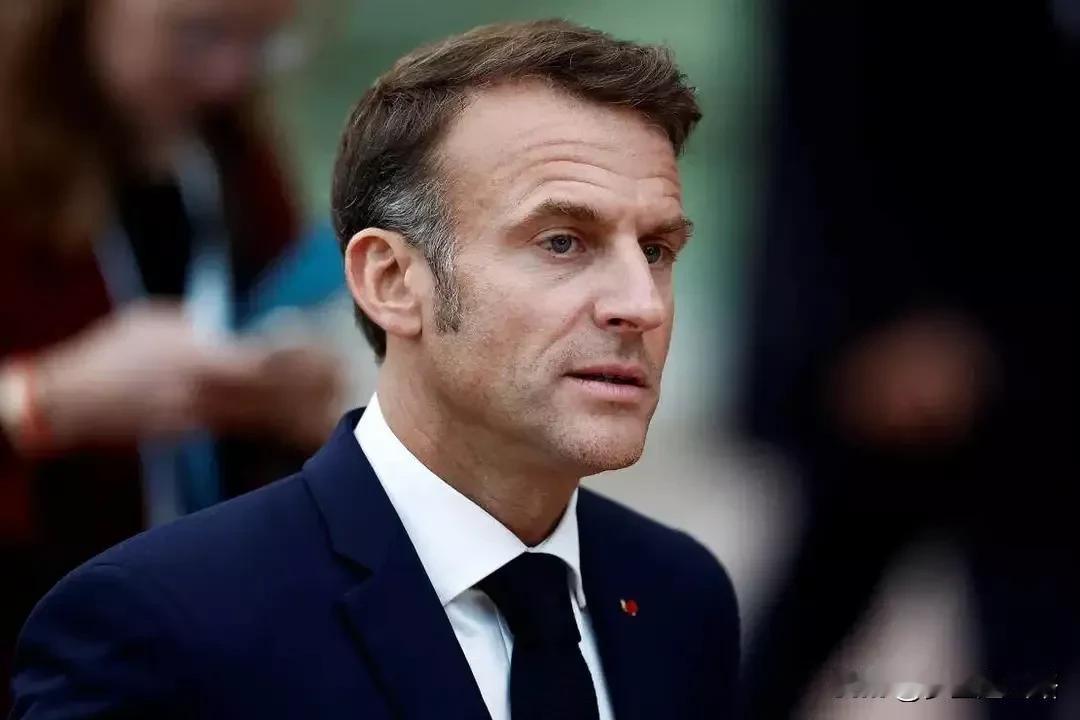 马克龙到底是阿拉伯人，还是法国人？哈马斯绑架的人质有法国公民。马克龙一声不吭，
