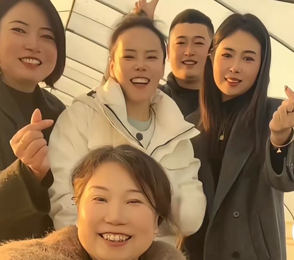 熊磊封号了，大快人心，看了这几张聊天记录，才明白她为什么跟杜新枝走的热乎。