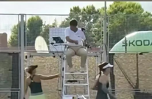 泥菩萨也有三分火气我们支持王欣瑜赛后拒绝和裁判握手今天凌晨WTA250布拉