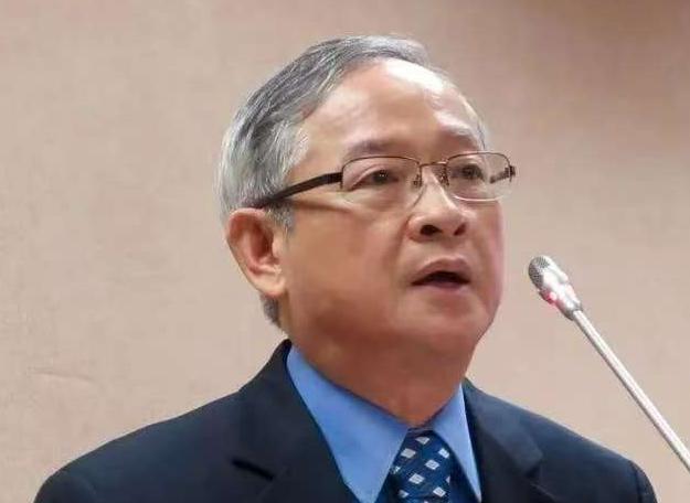 台湾知名人士林郁方表示，实在看不懂为什么中国大陆要造那么多的武器装备，还频繁亮相