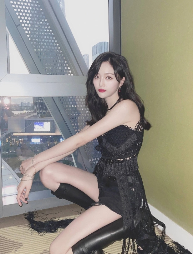 虞书欣和吴宣仪谁比较美？