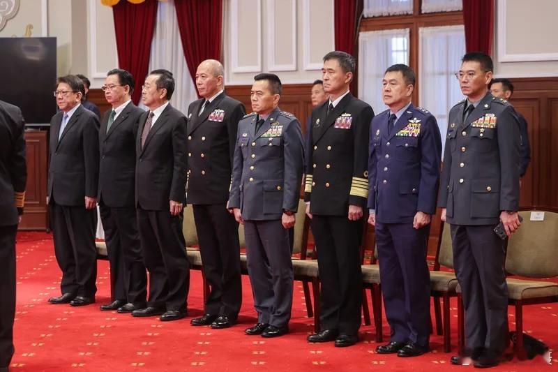 今日，中国台湾省，台独癞蛤蟆又一次升职一些蛙军。提醒：给台独卖命死路一条。东部