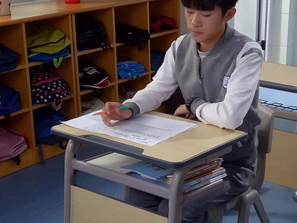 保密协议到期了网友发了去当群演的照片​​​